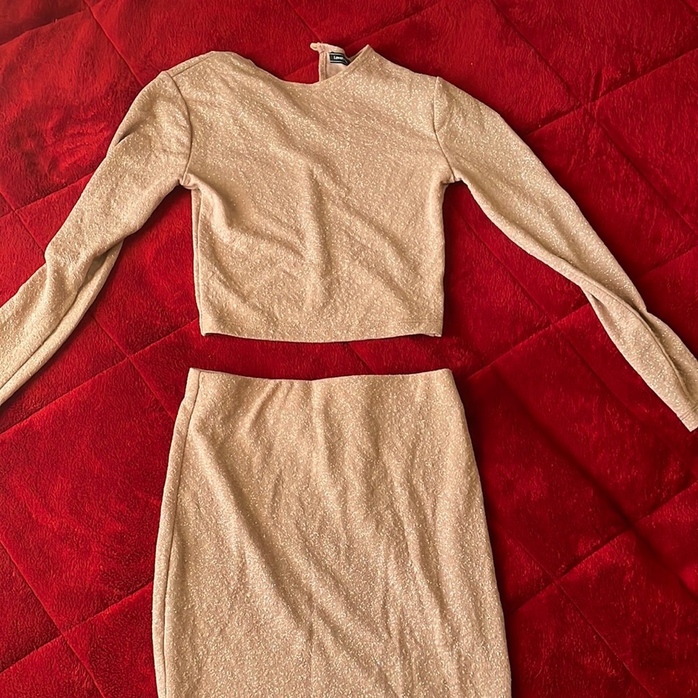 Cute 2 piece set. Only worn one time! Super comfortable. Nice for a date night!